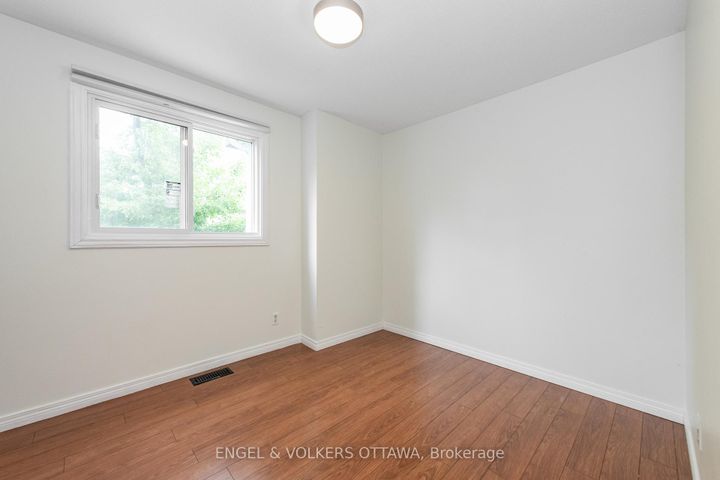 Photo 9 at 75 Woodfield Drive, Nepean (Tanglewood), Ottawa
