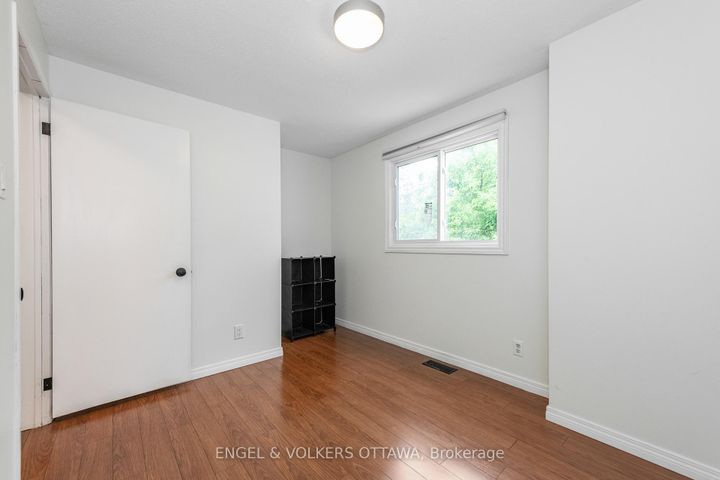 Photo 10 at 75 Woodfield Drive, Nepean (Tanglewood), Ottawa