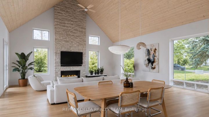 Photo 5 at 8 Pineglen Crescent, Nepean (Pineglen/Country Place), Ottawa