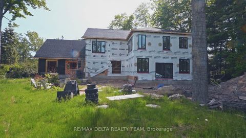 Photo 2 at 8 Pineglen Crescent, Nepean (Pineglen/Country Place), Ottawa