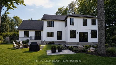 Photo 3 at 8 Pineglen Crescent, Nepean (Pineglen/Country Place), Ottawa