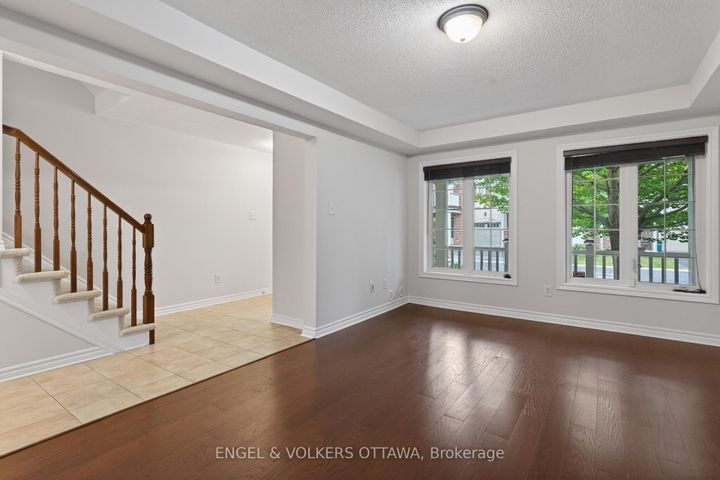 Photo 6 at 2043 MADRID Avenue, Nepean (Heritage Park), Ottawa