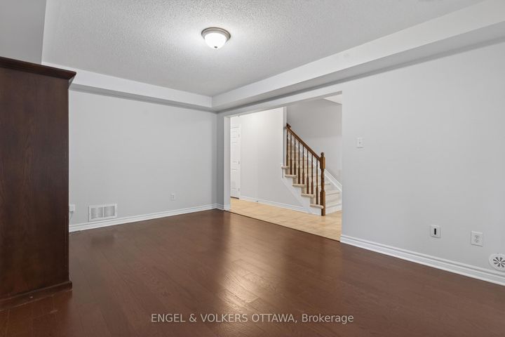 Photo 7 at 2043 MADRID Avenue, Nepean (Heritage Park), Ottawa