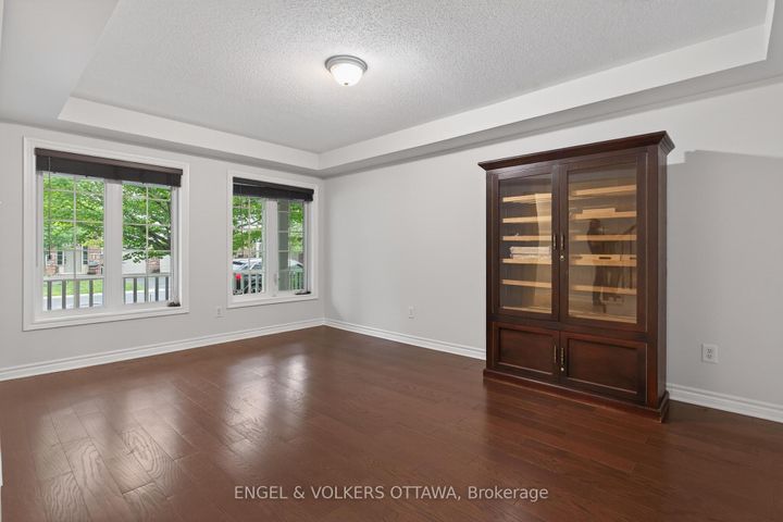 Photo 8 at 2043 MADRID Avenue, Nepean (Heritage Park), Ottawa