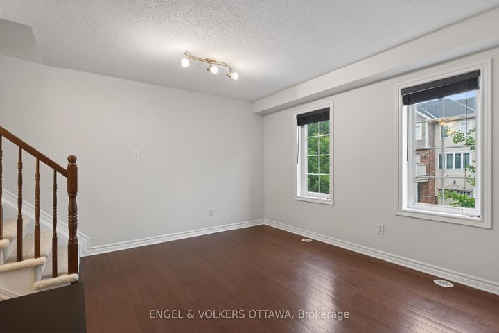 Photo 9 at 2043 MADRID Avenue, Nepean (Heritage Park), Ottawa