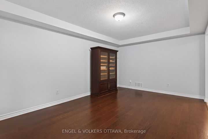Photo 10 at 2043 MADRID Avenue, Nepean (Heritage Park), Ottawa