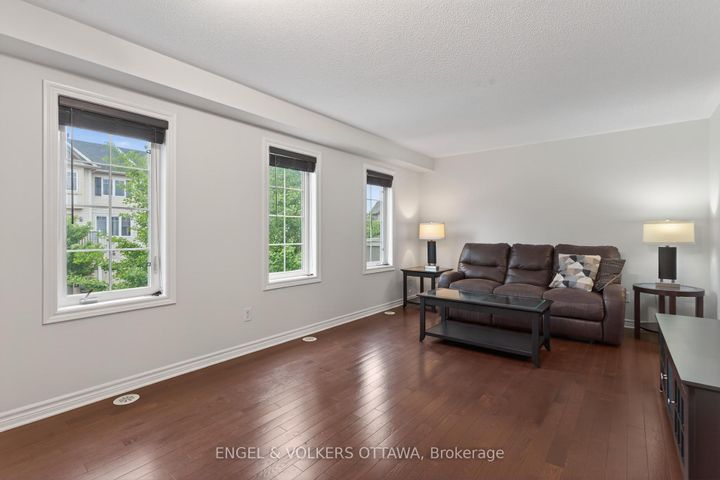 Photo 13 at 2043 MADRID Avenue, Nepean (Heritage Park), Ottawa