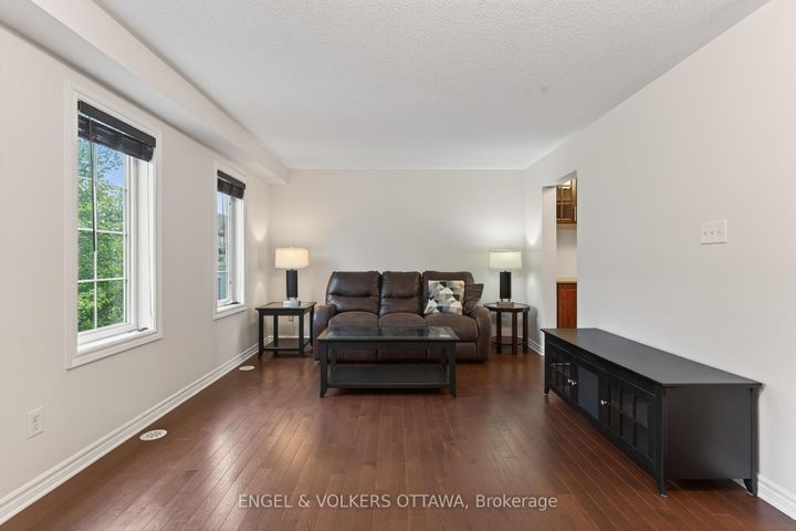 Photo 14 at 2043 MADRID Avenue, Nepean (Heritage Park), Ottawa
