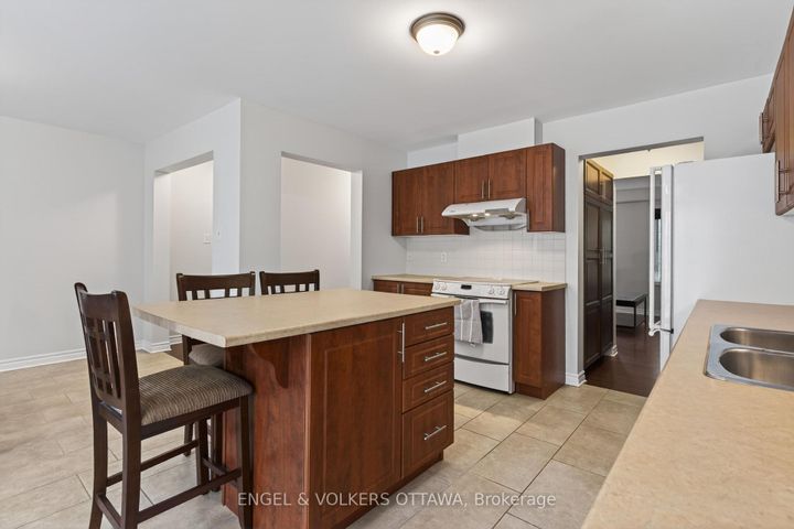 Photo 17 at 2043 MADRID Avenue, Nepean (Heritage Park), Ottawa