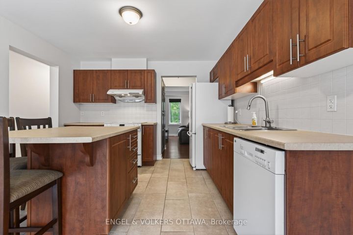 Photo 18 at 2043 MADRID Avenue, Nepean (Heritage Park), Ottawa