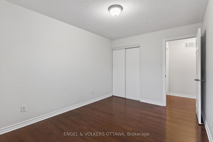 Photo 40 at 2043 MADRID Avenue, Nepean (Heritage Park), Ottawa