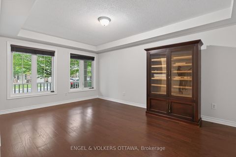 Photo 8 at 2043 MADRID Avenue, Nepean (Heritage Park), Ottawa