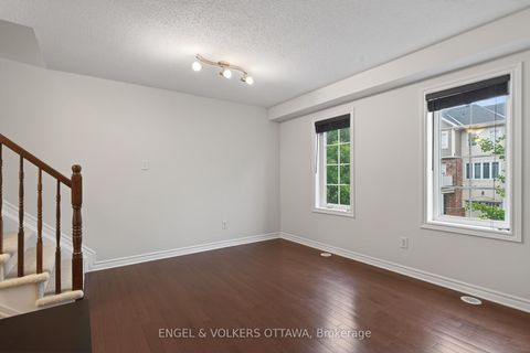Photo 9 at 2043 MADRID Avenue, Nepean (Heritage Park), Ottawa