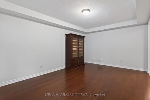 Photo 10 at 2043 MADRID Avenue, Nepean (Heritage Park), Ottawa
