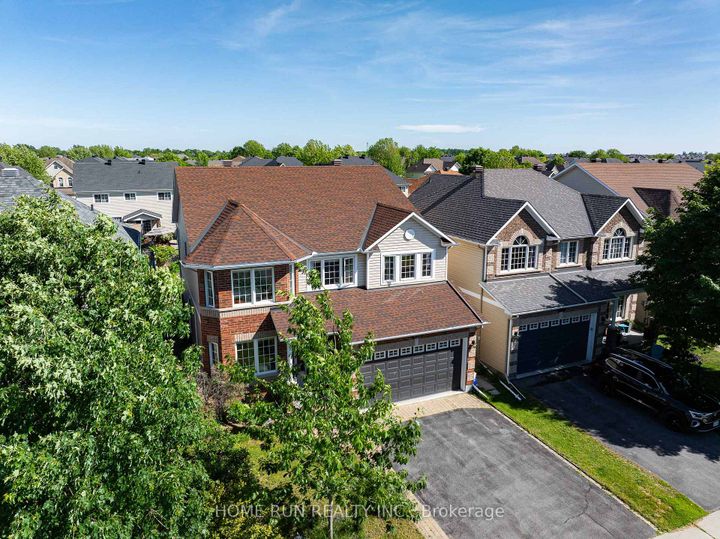 Photo 2 at 103 Cheyenne Way, Nepean (Stonebridge), Ottawa