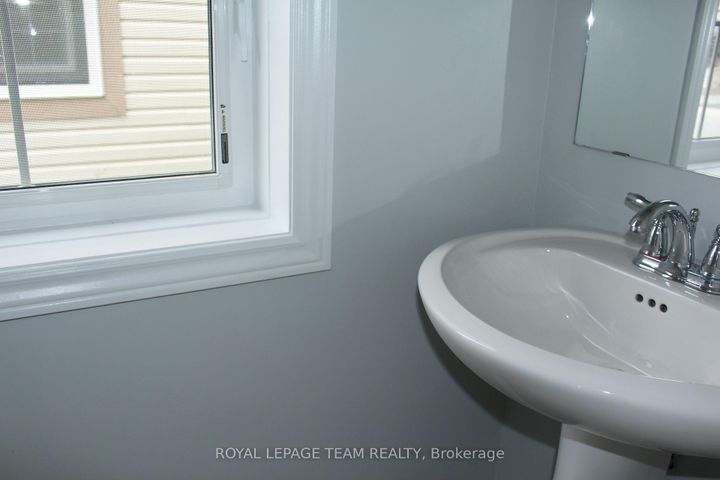 Photo 5 at 374 Sweet Grass Circle, Nepean (Half Moon Bay), Ottawa