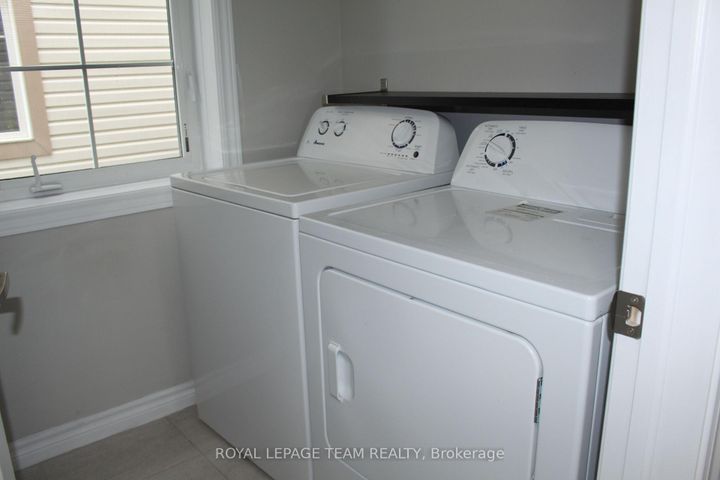 Photo 6 at 374 Sweet Grass Circle, Nepean (Half Moon Bay), Ottawa