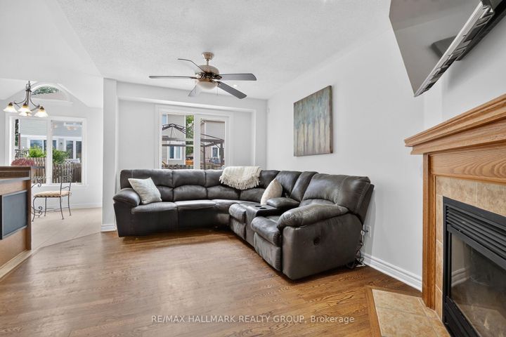 Photo 15 at 258 Deerfox Drive, Nepean (Longfields), Ottawa