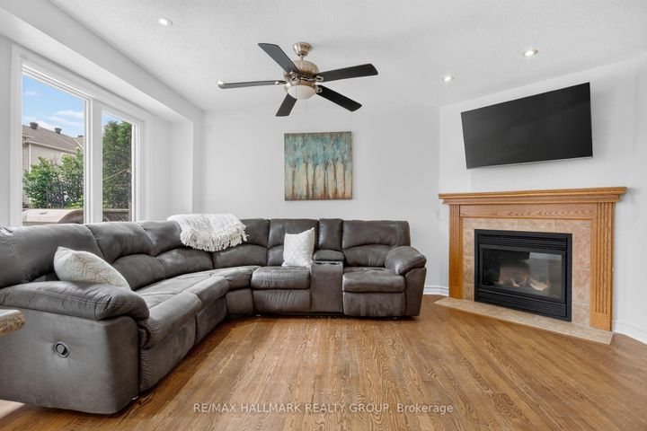 Photo 18 at 258 Deerfox Drive, Nepean (Longfields), Ottawa