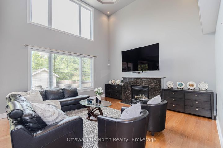 Photo 11 at 507 Kochar Drive, Nepean (Mooneys Bay), Ottawa