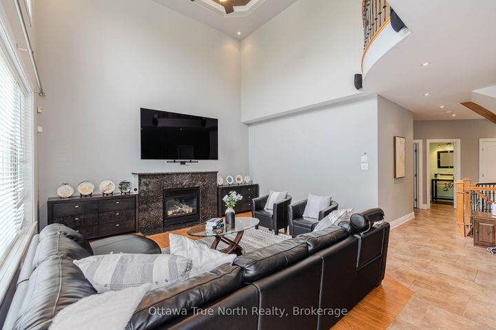 Photo 12 at 507 Kochar Drive, Nepean (Mooneys Bay), Ottawa