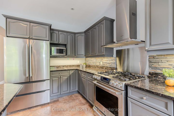 Photo 18 at 507 Kochar Drive, Nepean (Mooneys Bay), Ottawa