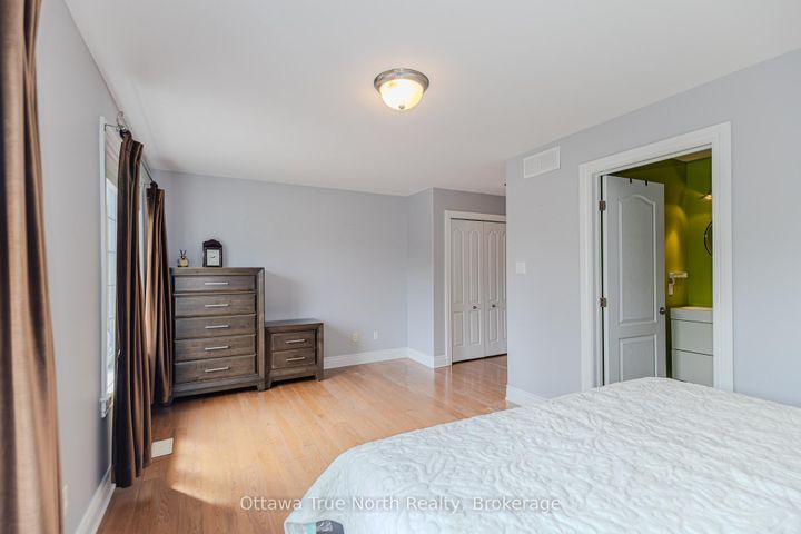 Photo 36 at 507 Kochar Drive, Nepean (Mooneys Bay), Ottawa