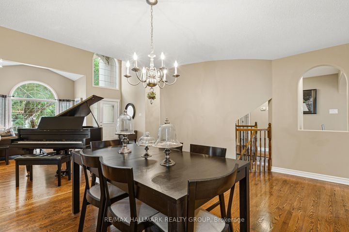 Photo 9 at 9 Blackshire Circle, Nepean (Stonebridge), Ottawa