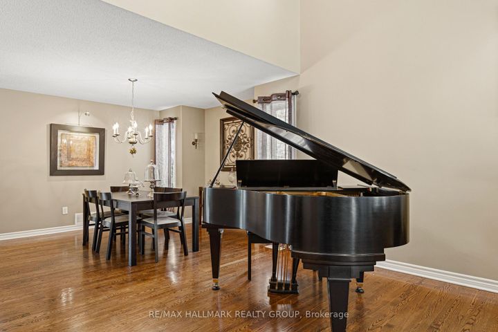 Photo 11 at 9 Blackshire Circle, Nepean (Stonebridge), Ottawa