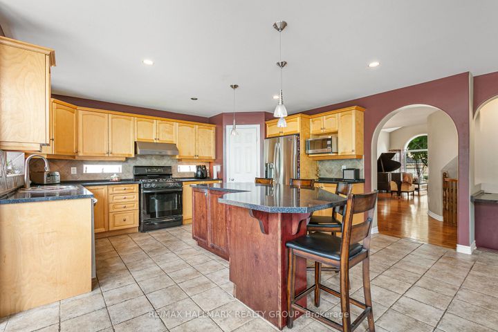 Photo 15 at 9 Blackshire Circle, Nepean (Stonebridge), Ottawa