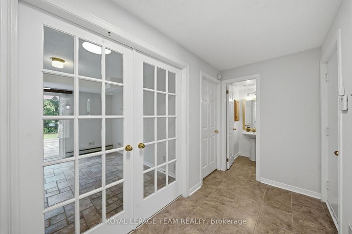 Photo 4 at 18 Arbordale Crescent, Nepean (Centrepointe), Ottawa