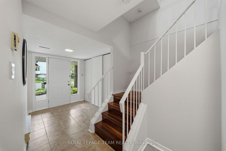 Photo 5 at 18 Arbordale Crescent, Nepean (Centrepointe), Ottawa