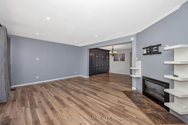 Photo 7 at C - 276 Dalehurst Drive, Nepean (Tanglewood), Ottawa