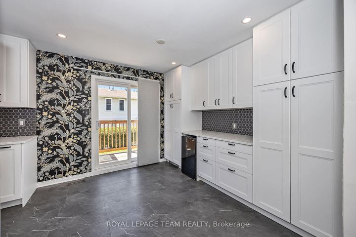 Photo 12 at C - 276 Dalehurst Drive, Nepean (Tanglewood), Ottawa
