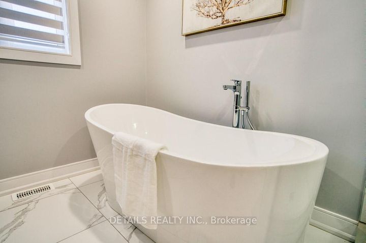 Photo 27 at 992 Baseline Road E, Nepean (City View/Skyline/Fisher Heights/Parkwood Hills), Ottawa