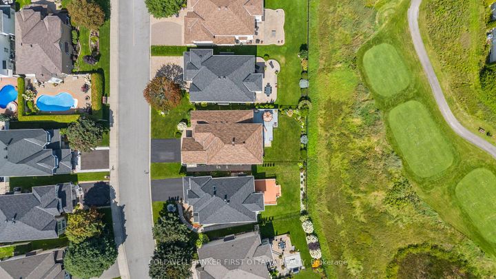 Photo 3 at 6 Blackshire Circle, Nepean (Stonebridge), Ottawa
