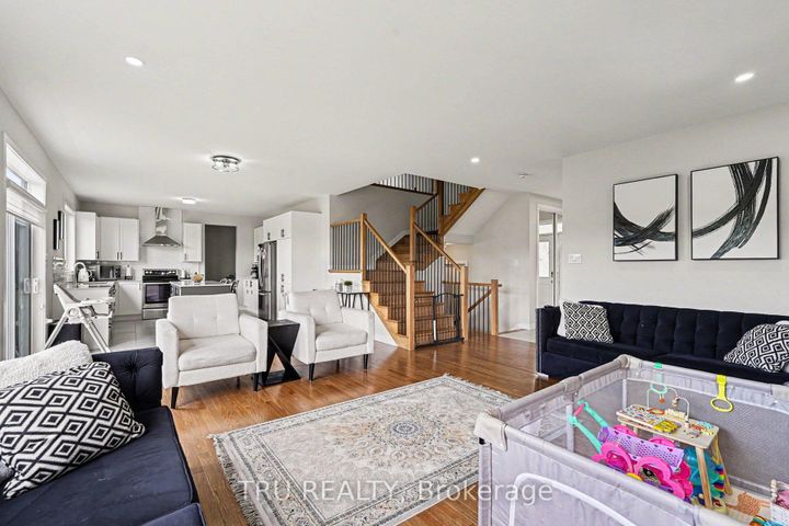 Photo 5 at 748 EMINENCE Street, Nepean (Half Moon Bay), Ottawa
