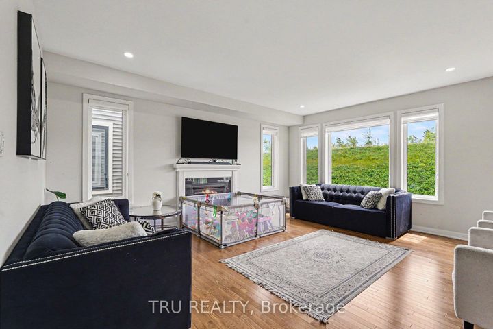 Photo 8 at 748 EMINENCE Street, Nepean (Half Moon Bay), Ottawa