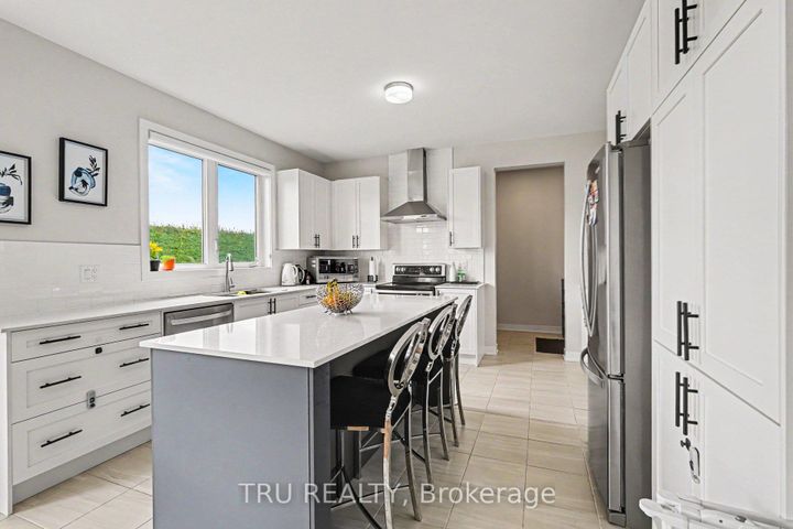 Photo 9 at 748 EMINENCE Street, Nepean (Half Moon Bay), Ottawa