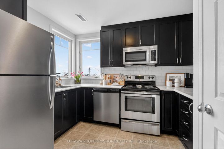 Photo 3 at 3385 Cambrian Road, Nepean (Stonebridge), Ottawa