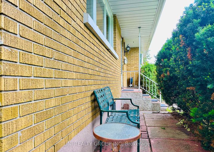 Photo 6 at 77 Meadowlands Drive, Nepean (Meadowlands/St. Claire Gardens), Ottawa