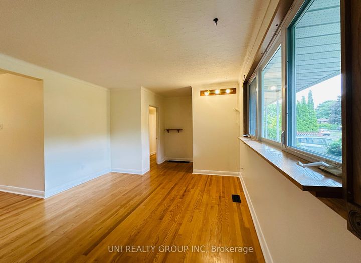 Photo 14 at 77 Meadowlands Drive, Nepean (Meadowlands/St. Claire Gardens), Ottawa