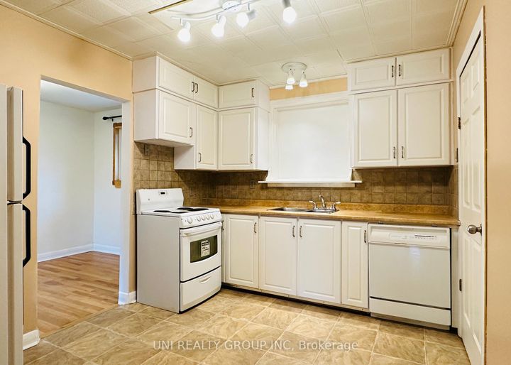 Photo 17 at 77 Meadowlands Drive, Nepean (Meadowlands/St. Claire Gardens), Ottawa