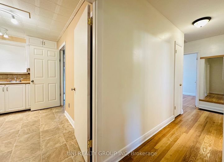 Photo 21 at 77 Meadowlands Drive, Nepean (Meadowlands/St. Claire Gardens), Ottawa