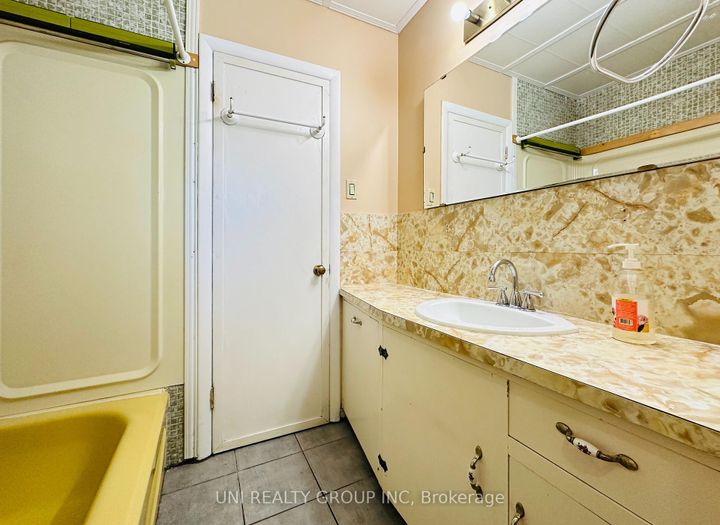 Photo 25 at 77 Meadowlands Drive, Nepean (Meadowlands/St. Claire Gardens), Ottawa