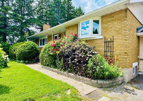 Photo 4 at 77 Meadowlands Drive, Nepean (Meadowlands/St. Claire Gardens), Ottawa