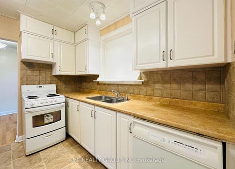 Photo 19 at 77 Meadowlands Drive, Nepean (Meadowlands/St. Claire Gardens), Ottawa