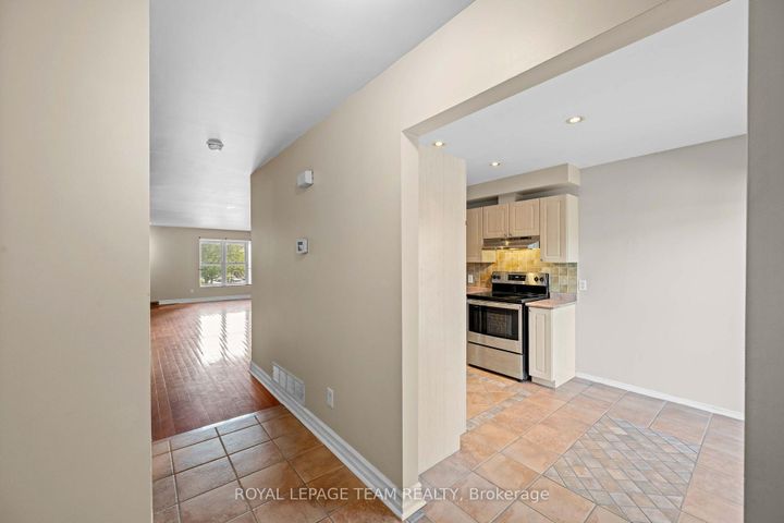 Photo 4 at 91 Thornbury Crescent, Nepean (Centrepointe), Ottawa