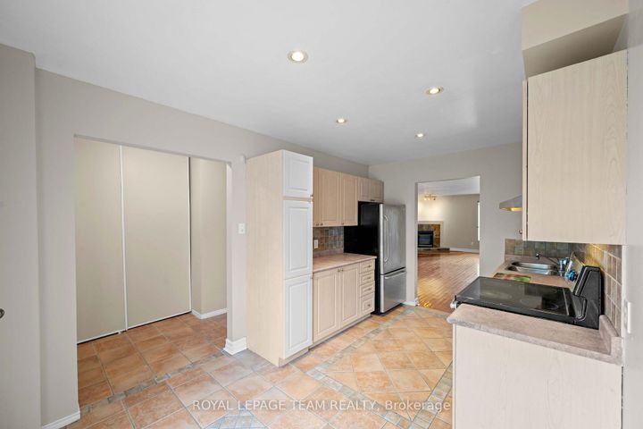 Photo 6 at 91 Thornbury Crescent, Nepean (Centrepointe), Ottawa