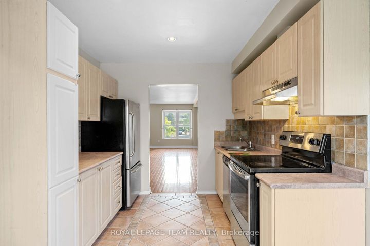 Photo 7 at 91 Thornbury Crescent, Nepean (Centrepointe), Ottawa